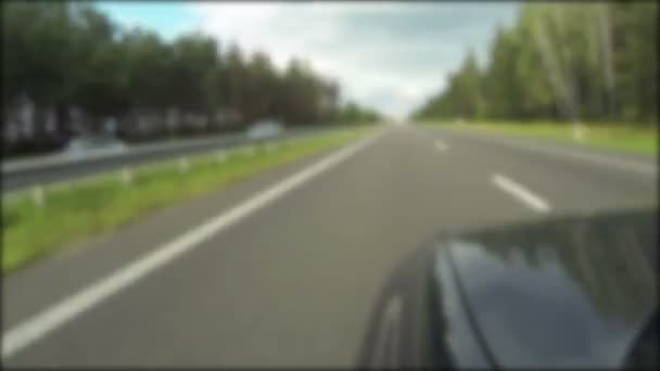 Auto op de snelweg. POV wazig clip, time-lapse — Stockvideo