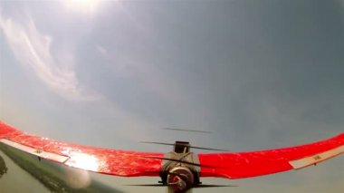 Uçak Uçak uçuş güneş kadar. POV klip