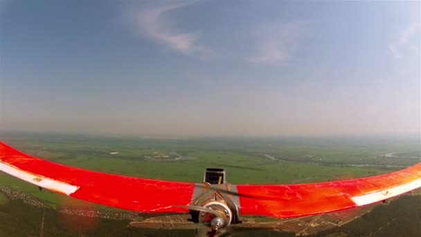 Vliegtuig drone zit in de lucht. POV clip — Stockvideo