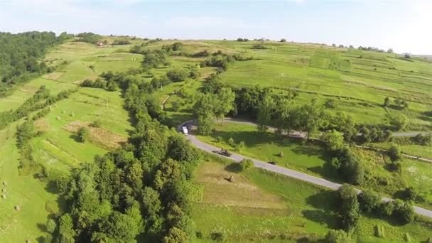 Cars on the mountain road. Aerial — Stock Video