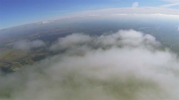 Gerçek uçuş bulutlar 5905 ft. güzel manzara ve 1800 metre yükseklikte. Hava Bölüm 5 — Stok video