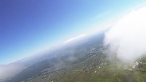 Verklig flygning i moln på höjd av 1800 meter eller 5905 ft. vackra landskap. Aerial del 9 — Stockvideo