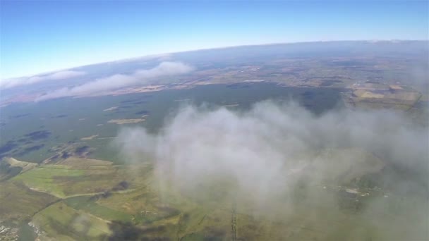 Volo reale in nuvole ad un'altezza di 1800 metri o 5905 ft. Bellissimo paesaggio. Parte aerea 19 — Video Stock