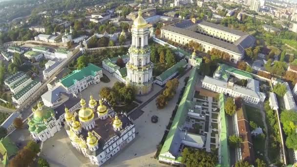 Centro di fede cristiana ortodossa in Ucraina, Kiev-Pechersk Lavra. Colpo aereo.Part1 — Video Stock