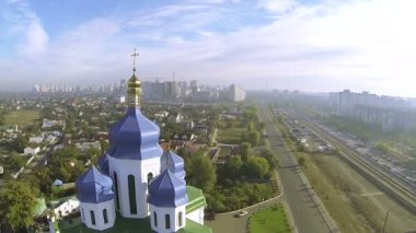 Kiev, Ukrayna'nın başkenti mavi kubbeler ile Ortodoks Hıristiyan Kilisesi. Hava