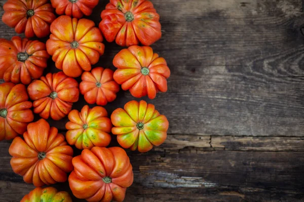 Red Ribbed Tomatoes Wooden Background American Florentine Variety Nina Tomato — Stock Photo, Image