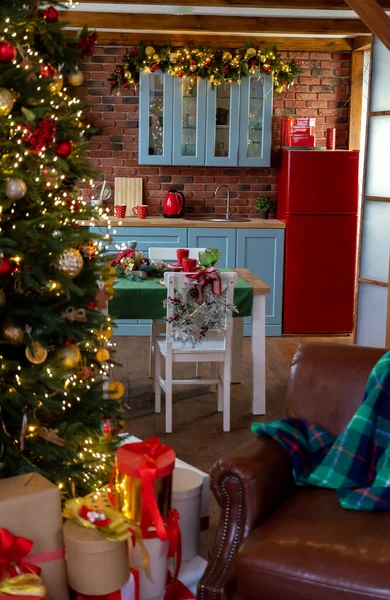 Árbol Navidad Con Luces Regalos Casa Vacaciones Acogedoras Fondo Navidad —  Fotos de Stock