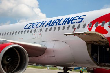 Kiev, Ukrayna - 23 Haziran 2020: Airplane, Airbus A320-251N Air India Airlines Airlines VT-EXH. Uçak uluslararası Boryspil havaalanına iniyor. Terminal Pist D.