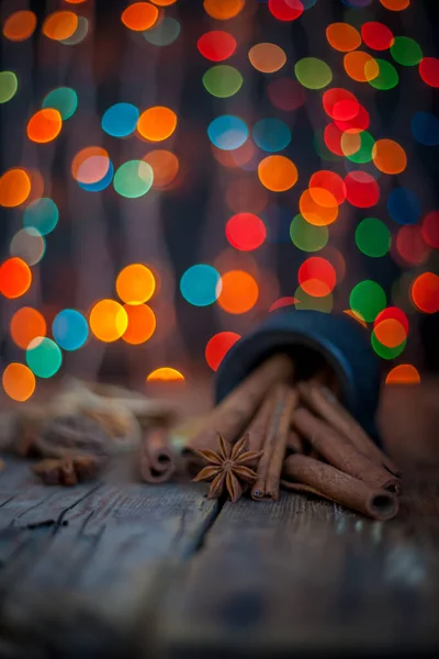 Palitos Canela Anís Estrellado Hermoso Bodegón Con Luces Navidad Especias —  Fotos de Stock