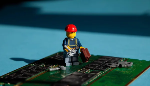 Reparación Computadoras Hombres Lego Trabajadores Ingenieros Reparadores Artesanos Reparación Computadoras — Foto de Stock