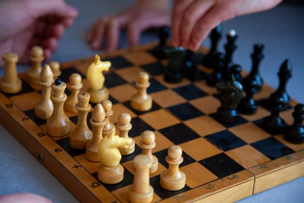 Juego Mesa Casa Niño Juega Ajedrez Solo Antiguo Tablero Ajedrez —  Fotos de Stock