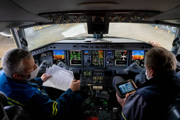 Kyiv Ukraine November 2020 Embraer Aircraft Cockpit Pilots Medical Masks — Stock Photo, Image