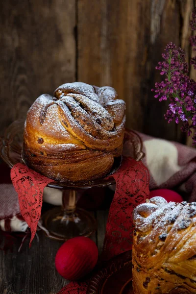 Tarta Pascua Kraffin Panecillos Con Pasas Frutas Confitadas Semillas Amapola —  Fotos de Stock