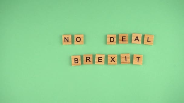 Szavak nem alku brexit. A mondatot fából készült betűkkel írják. Első látásra. Indoklás — Stock videók