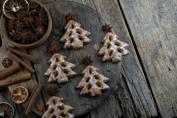 Galletas Árbol Navidad Sobre Fondo Madera Comida Año Nuevo Estrella — Foto de Stock