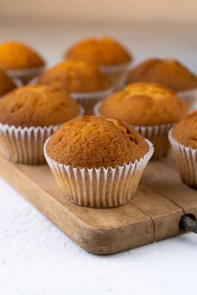 Sušenkové Muffiny Zblízka Sladké Pečivo Večírek Dezert Bílém Stole Domácí — Stock fotografie