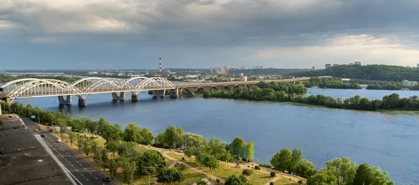 Panoramisch Uitzicht Rechteroever Van Kiev Dnjepr Rivier Avond Zonsondergang Metrobrug — Stockfoto