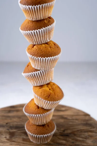 Sušenkové Muffiny Zblízka Sladké Pečivo Večírek Dezert Bílém Stole Domácí — Stock fotografie