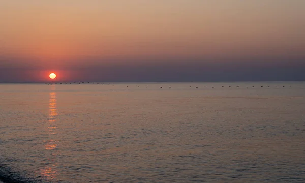Ηλιοβασίλεμα Στη Θάλασσα Βραδινός Ήλιος Και Μονοπάτι Όμορφος Ουρανός Τοπίο — Φωτογραφία Αρχείου
