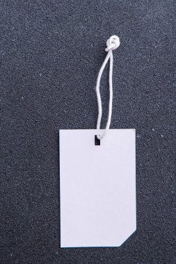 Koyu Arkaplanda Beyaz Etiket Fiyat Etiketi.