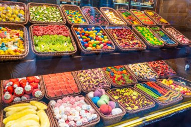 Şekerli şekerlemeler, çok renkli tatlı yiyecekler. Farklı şeker arkaplanı ayarla