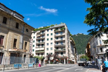 Como City Caddesi, İtalya. Ev mimarisi. Eski Oliteama Oteli. İtalya, Como - 17 Temmuz 2025