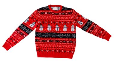 Kardan adam desenli kırmızı Noel süveteri. Beyaz arka planda çirkin süveter partisi kıyafeti.