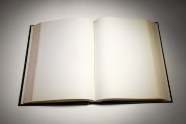 Açık bir kitap içinde boş beyaz sayfalar 