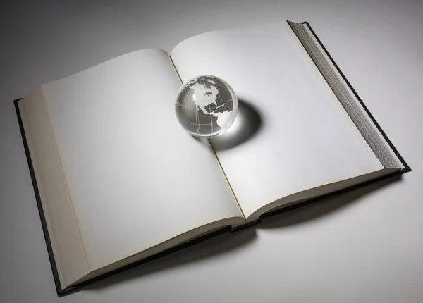 Globe and open book — Stock Photo, Image