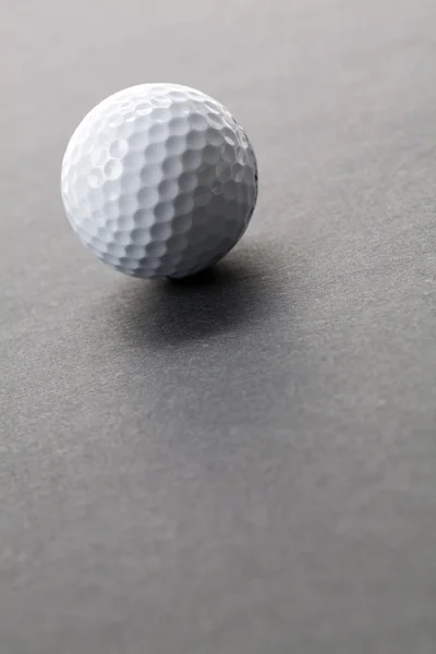 Golfboll nära upp skott Stockbild