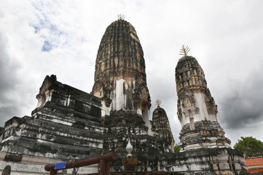 Tayland 'da bir tapınakta antik bir pagoda