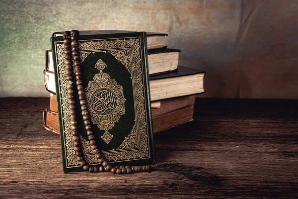 Corán Libro Sagrado Los Musulmanes Artículo Público Todos Los Musulmanes —  Fotos de Stock