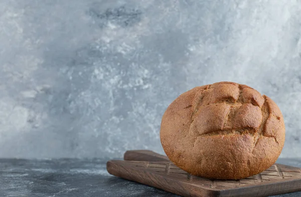 Pan de centeno casero recién cocido —  Fotos de Stock