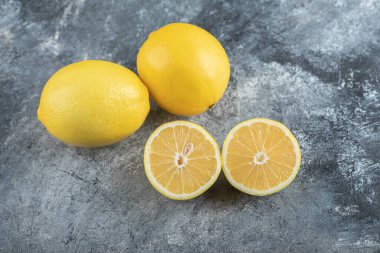 Limonlu güzel bir kompozisyon.