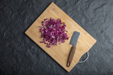 Doğranmış mor lahananın geniş açılı fotoğrafı