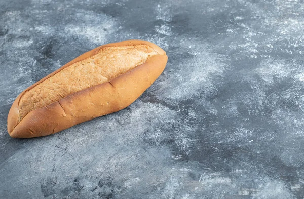 Широкоугольная фотография буханки хлеба — стоковое фото