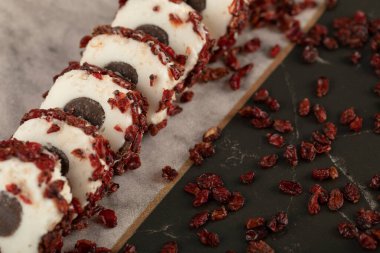 Kurutulmuş meyveli tatlı.