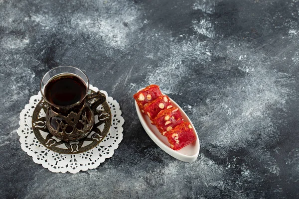 Lekker Turks genot met een kopje warme thee — Stockfoto