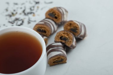 Çikolatalı bir fincan aroma çayı.