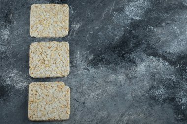 Mermer ahşap zemin üzerinde çıtır çıtır çıtır çıtır çıtır çıtır çıtır çıtır çıtır