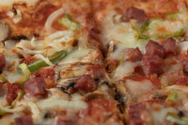 Karışık ve kıymalı pizza hamuru.