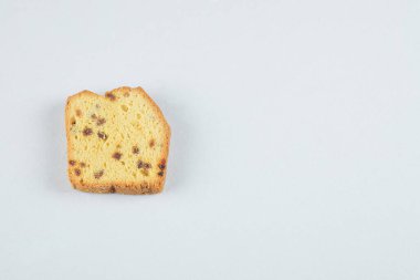 Sultana turtası beyaz arkaplanda izole edilmiş