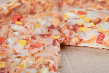 Taze mozzarella pizzası.