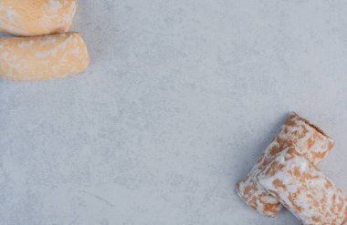 Mermer arka planda bir demet Rus kurabiyesi. Yüksek kalite fotoğraf