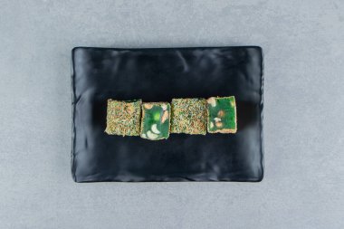 Türk lokumu tepside, mermer arka planda. Yüksek kalite fotoğraf