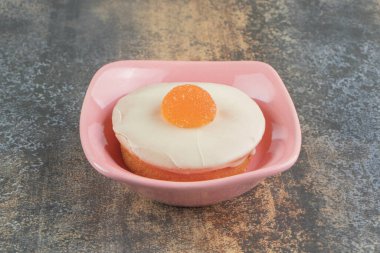 Pembe kasede leziz marmelatlı kek. Yüksek kalite fotoğraf