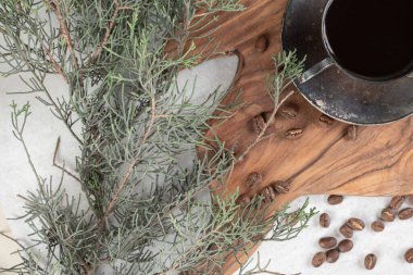 Tahtada fasulye ve aromalı kahve. Yüksek kalite fotoğraf