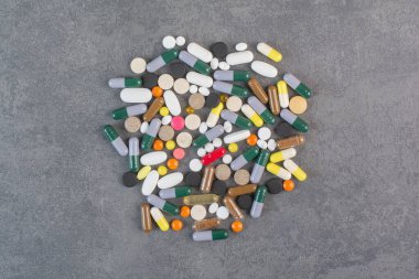 Çeşitli ilaç hapları, haplar ve kapsüller. Yüksek kalite fotoğraf