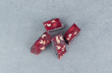 Mermer arka planda lezzetli şeker kaplı Türk tadı var. Yüksek kalite fotoğraf