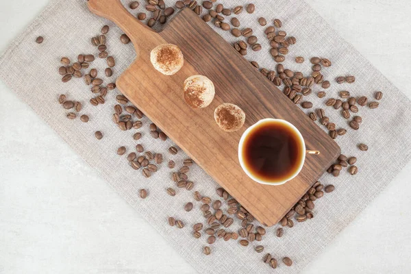 Dulces Caseros Sobre Tabla Madera Granos Café Sobre Servilleta Tela —  Fotos de Stock